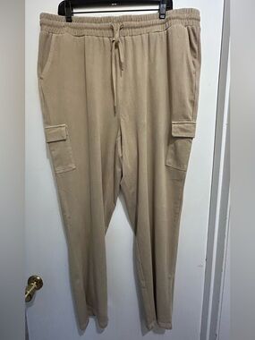 Men's 32* Cool Like New Soft Khaki Colored Cargo Style Pull On Pants, Sz XXL